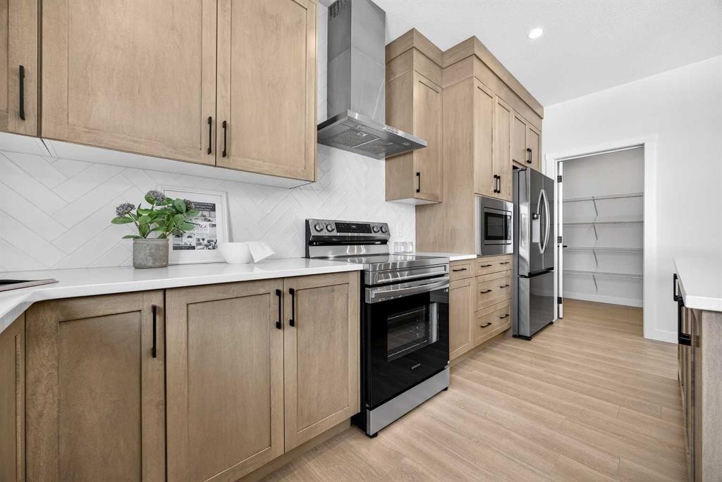 52 Fireside Common Sw, Cochrane, AB - Indoor Photo Showing Kitchen