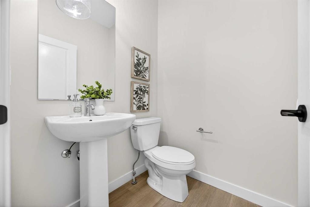 52 Fireside Common Sw, Cochrane, AB - Indoor Photo Showing Bathroom