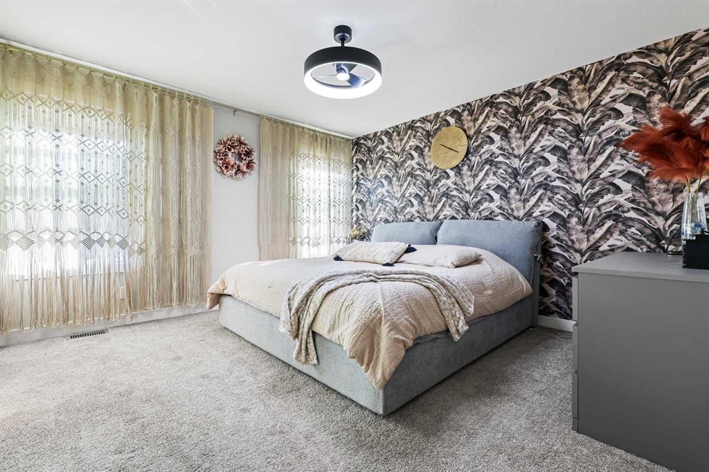 128 Setonstone Gardens Se, Calgary, AB - Indoor Photo Showing Bedroom