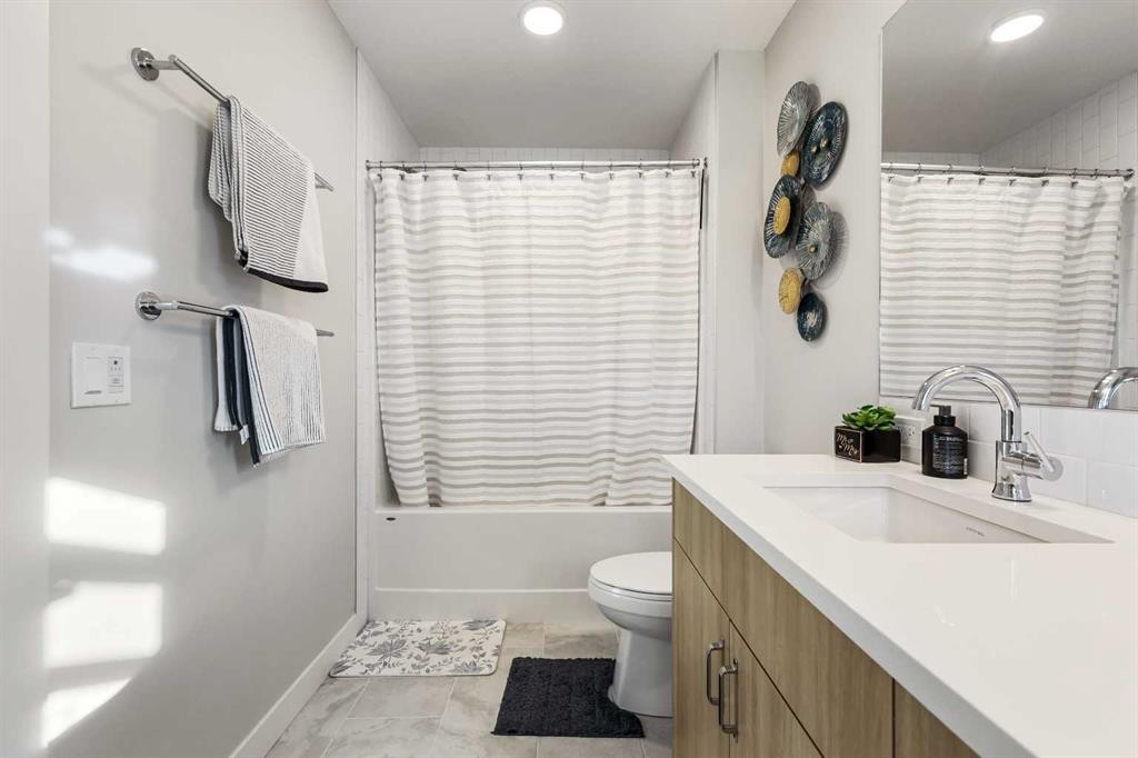 128 Setonstone Gardens Se, Calgary, AB - Indoor Photo Showing Bathroom