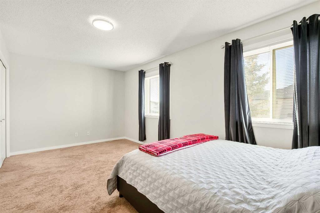 8339 Saddlebrook Drive Ne, Calgary, AB - Indoor Photo Showing Bedroom