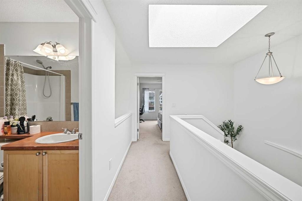 41 New Brighton Green Se, Calgary, AB - Indoor Photo Showing Bathroom