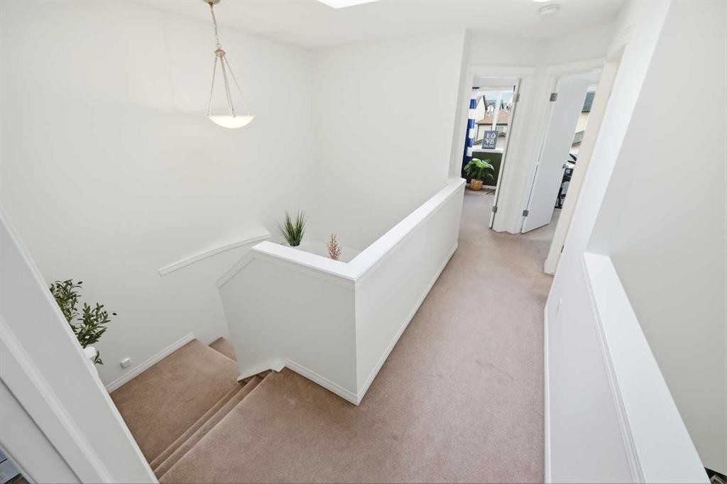 41 New Brighton Green Se, Calgary, AB - Indoor Photo Showing Other Room
