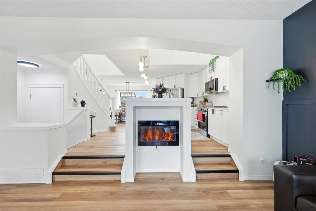 41 New Brighton Green Se, Calgary, AB - Indoor With Fireplace