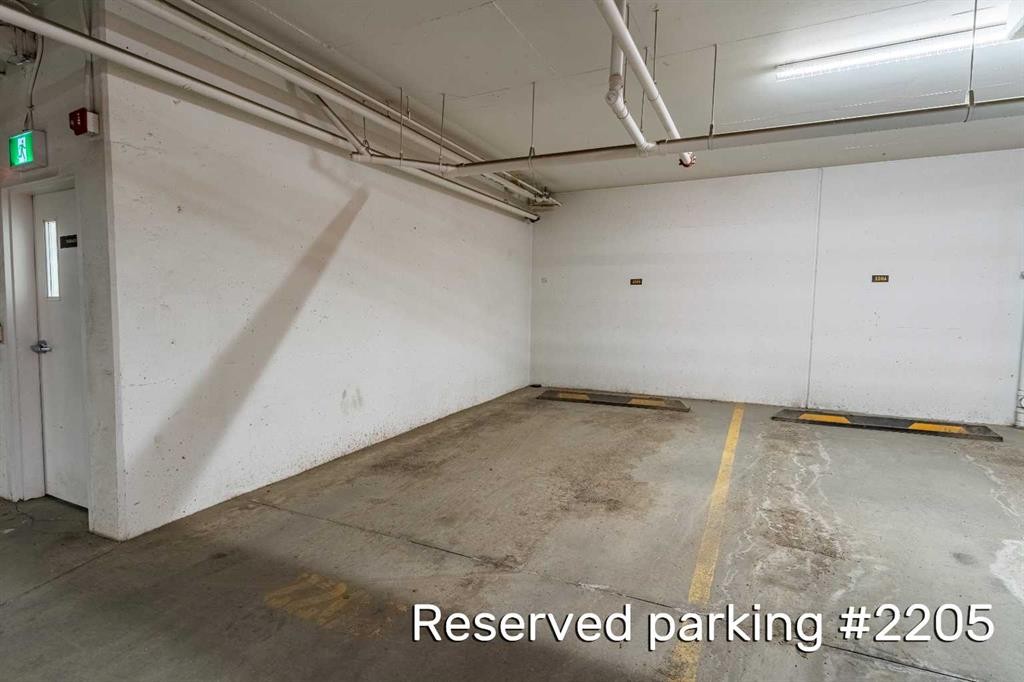 2205-76 Cornerstone Passage Ne, Calgary, AB - Indoor Photo Showing Garage