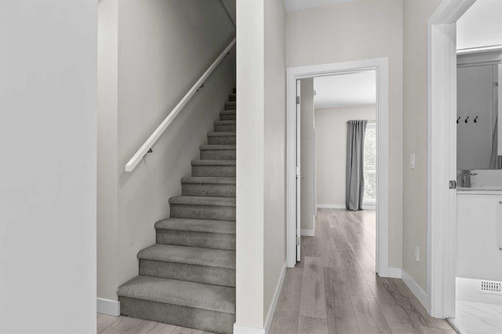 4060 Kovitz Lane Nw, Calgary, AB - Indoor Photo Showing Other Room