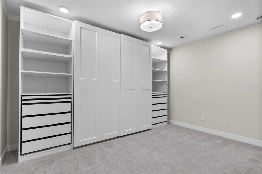 4060 Kovitz Lane Nw, Calgary, AB - Indoor Photo Showing Other Room