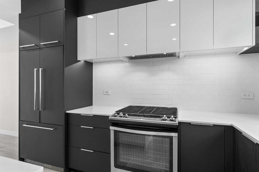 4060 Kovitz Lane Nw, Calgary, AB - Indoor Photo Showing Kitchen