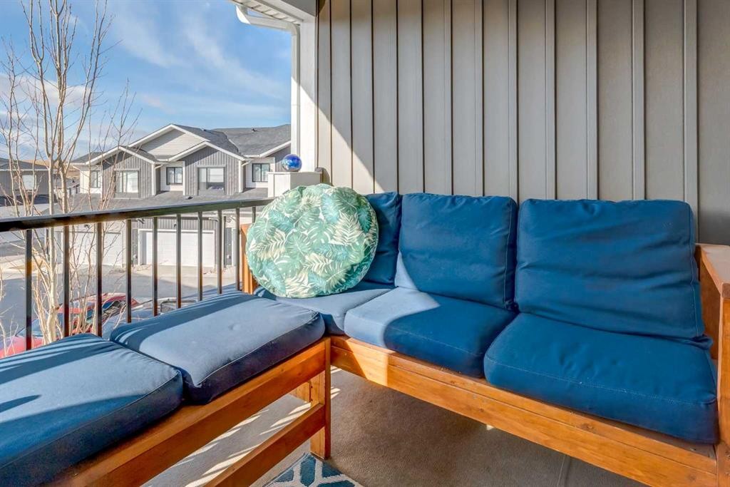 212 Crestbrook Common Sw, Calgary, AB - Outdoor With Balcony With Exterior