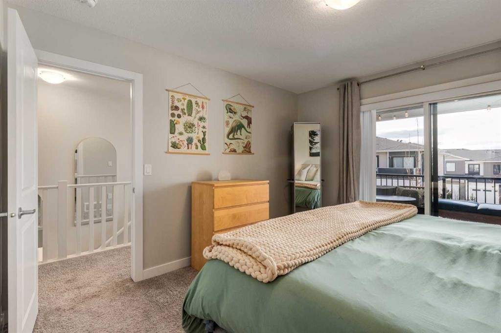 212 Crestbrook Common Sw, Calgary, AB - Indoor Photo Showing Bedroom