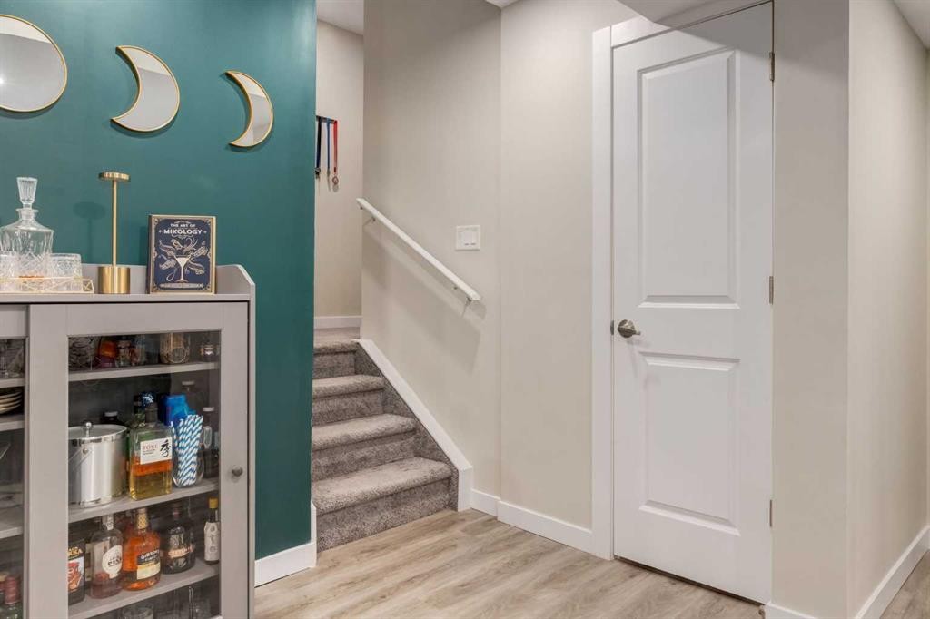 212 Crestbrook Common Sw, Calgary, AB - Indoor Photo Showing Other Room