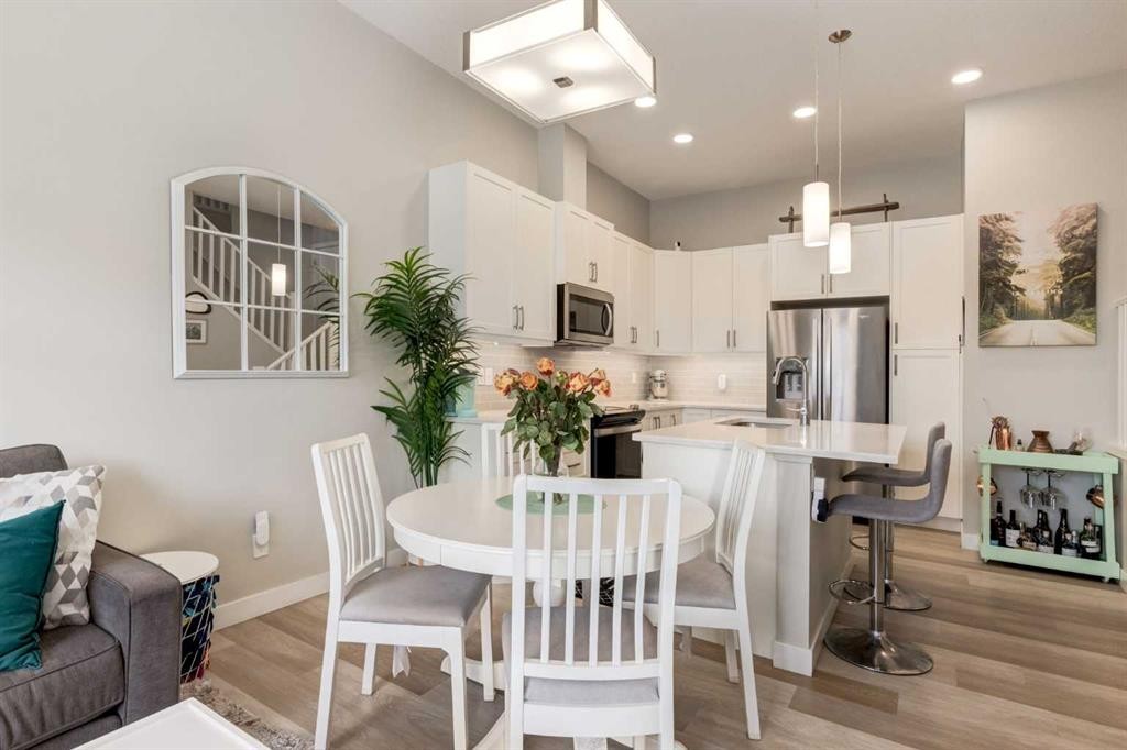 212 Crestbrook Common Sw, Calgary, AB - Indoor Photo Showing Dining Room