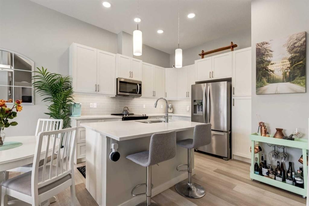 212 Crestbrook Common Sw, Calgary, AB - Indoor Photo Showing Kitchen With Stainless Steel Kitchen With Upgraded Kitchen