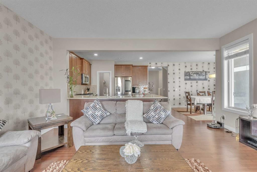 145 Walden Park Se, Calgary, AB - Indoor Photo Showing Living Room