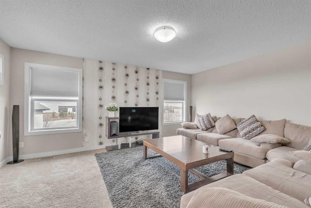 145 Walden Park Se, Calgary, AB - Indoor Photo Showing Living Room