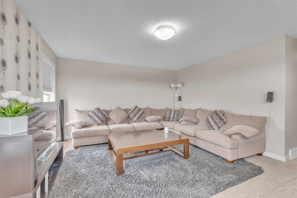 145 Walden Park Se, Calgary, AB - Indoor Photo Showing Living Room