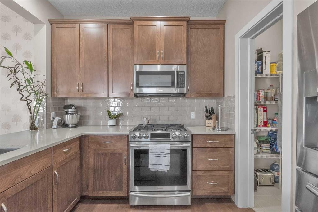 145 Walden Park Se, Calgary, AB - Indoor Photo Showing Kitchen