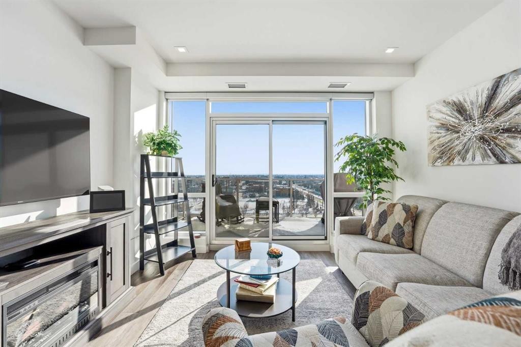 710-8505 Broadcast Avenue Sw, Calgary, AB - Indoor Photo Showing Living Room