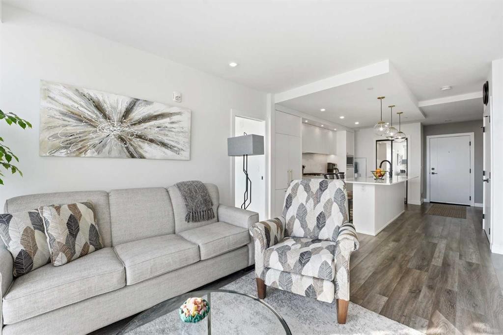 710-8505 Broadcast Avenue Sw, Calgary, AB - Indoor Photo Showing Living Room