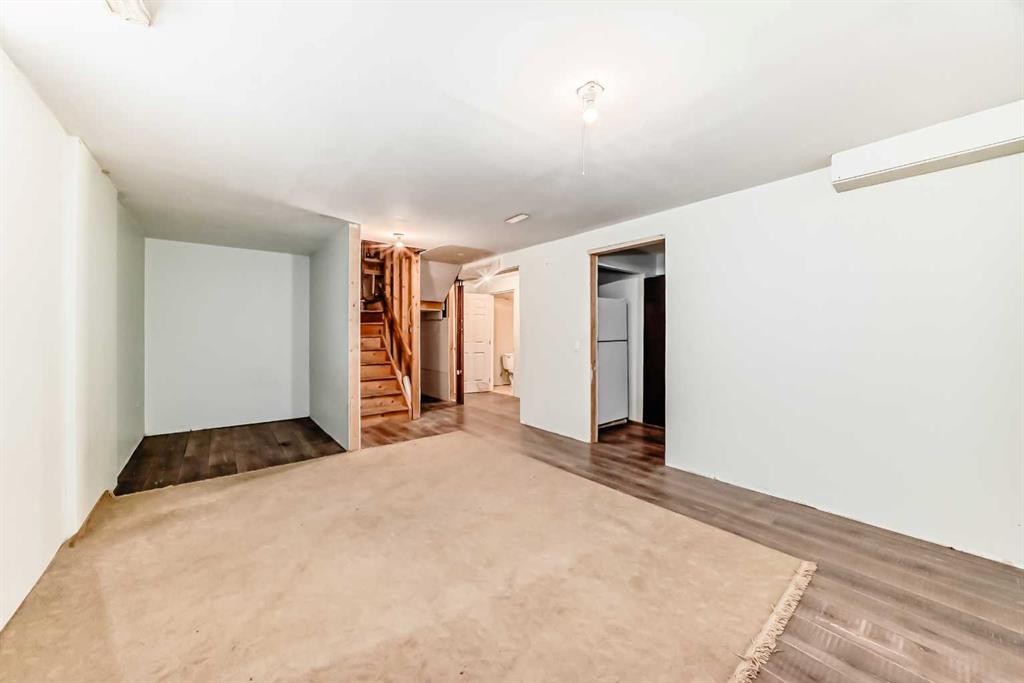 215 Appleglen Park Se, Calgary, AB - Indoor Photo Showing Other Room