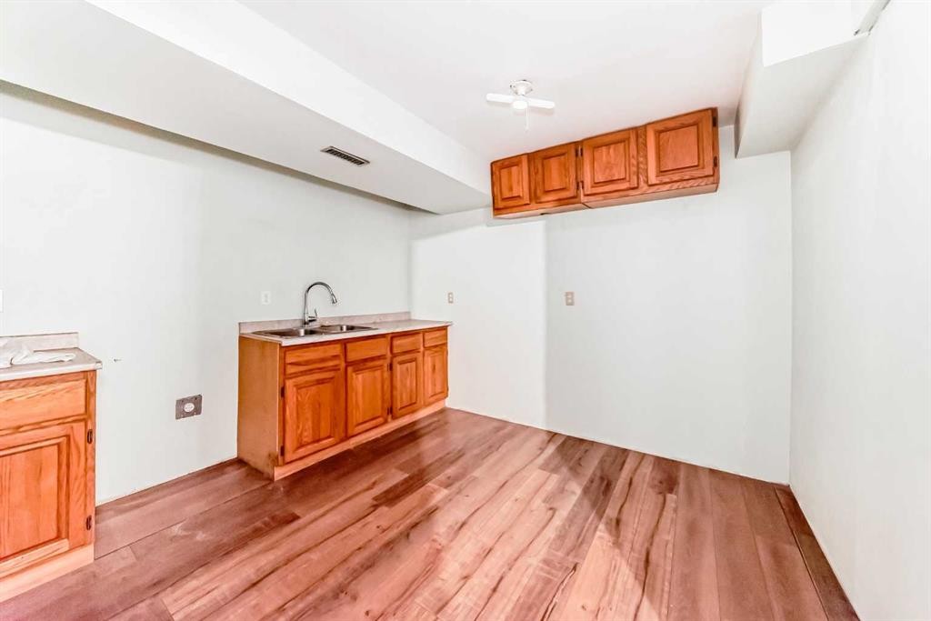 215 Appleglen Park Se, Calgary, AB - Indoor Photo Showing Other Room