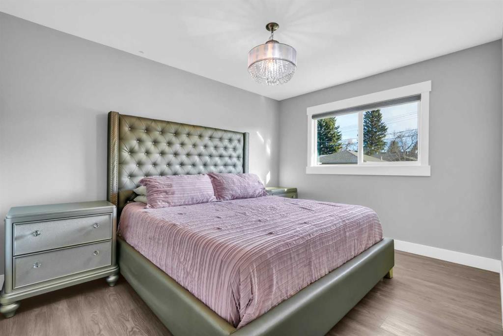 2046 33 Street Se, Calgary, AB - Indoor Photo Showing Bedroom