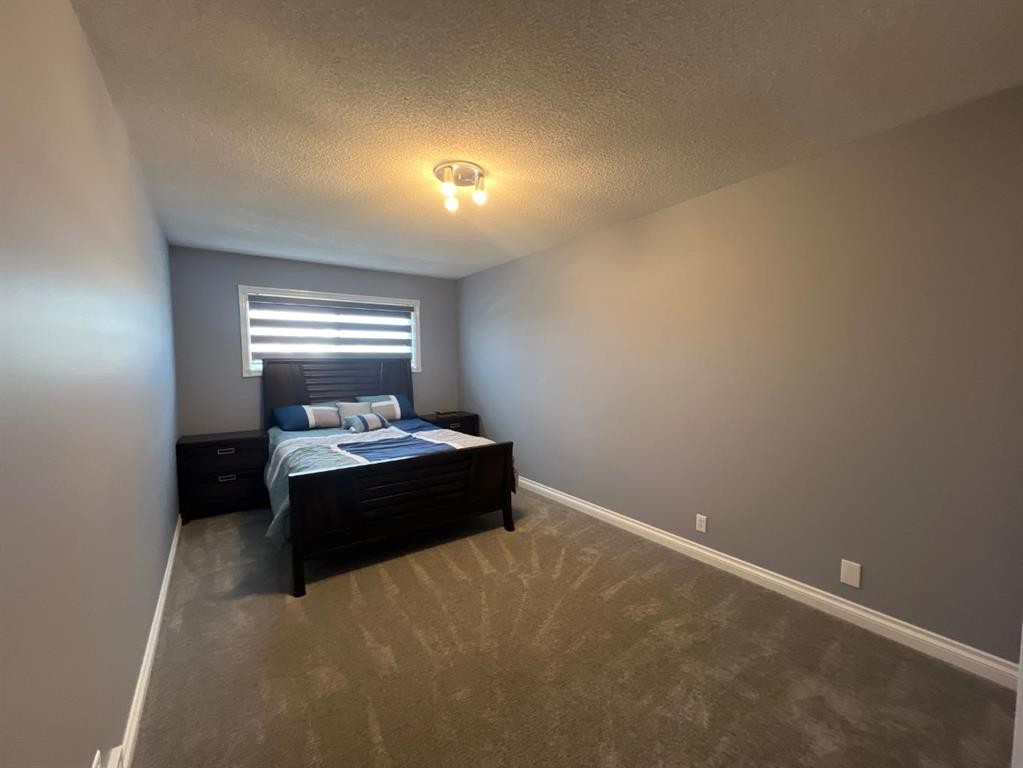 200 Hawkbury Close Nw, Calgary, AB - Indoor Photo Showing Bedroom