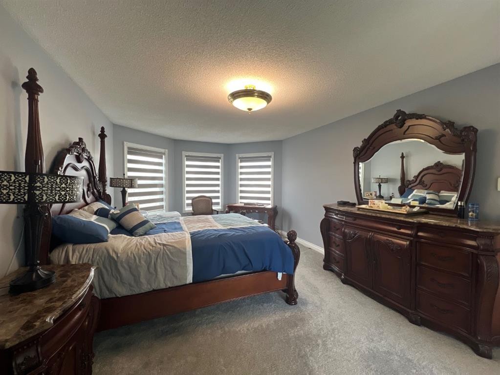 200 Hawkbury Close Nw, Calgary, AB - Indoor Photo Showing Bedroom