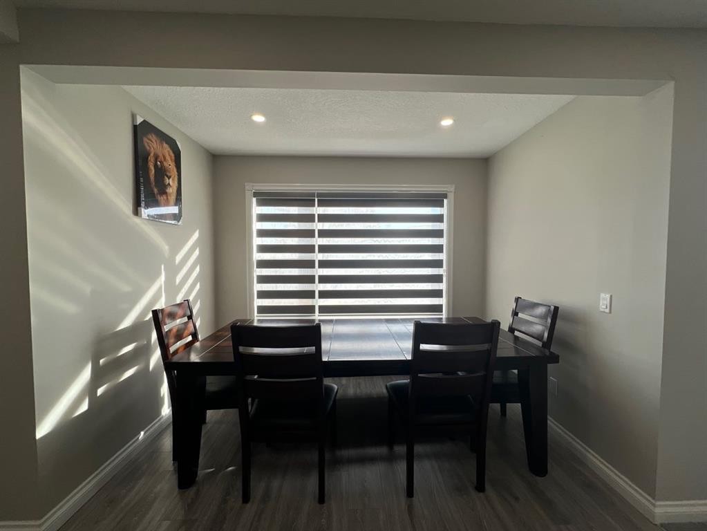 200 Hawkbury Close Nw, Calgary, AB - Indoor Photo Showing Dining Room