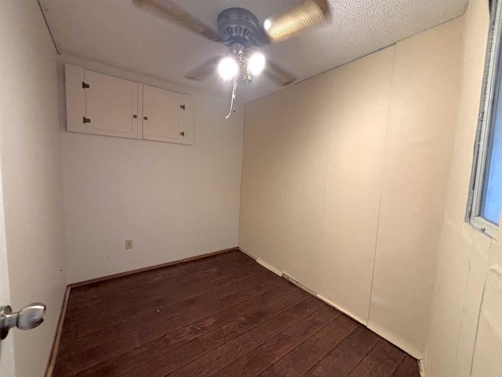 16 Sandringham Close Nw, Calgary, AB - Indoor Photo Showing Other Room