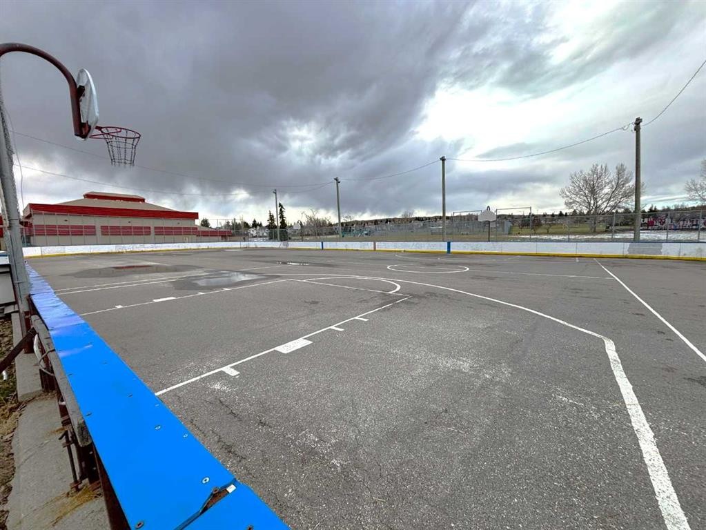 16 Sandringham Close Nw, Calgary, AB - Outdoor With View