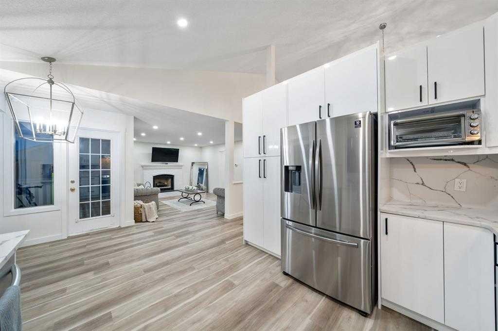 16 Sandringham Close Nw, Calgary, AB - Indoor Photo Showing Kitchen With Stainless Steel Kitchen