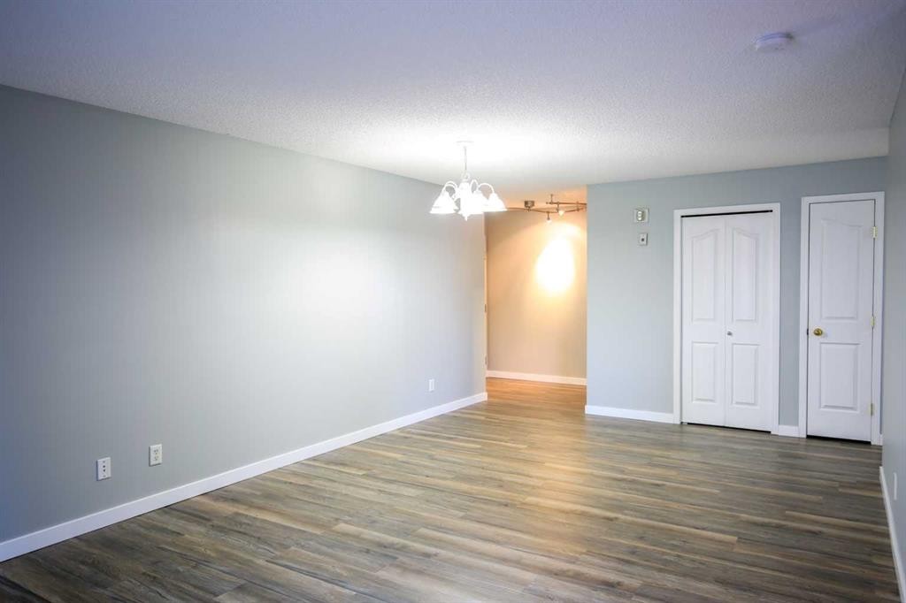 202-5202 Valleyview Park Se, Calgary, AB - Indoor Photo Showing Other Room