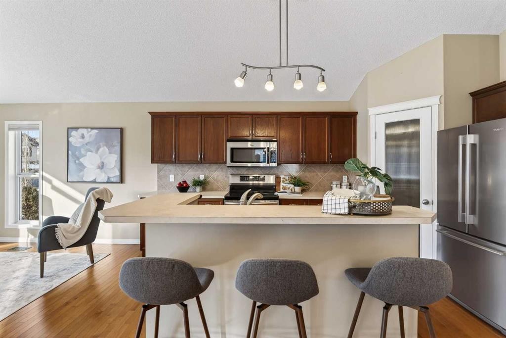250 Silverado Plains Close Sw, Calgary, AB - Indoor Photo Showing Kitchen