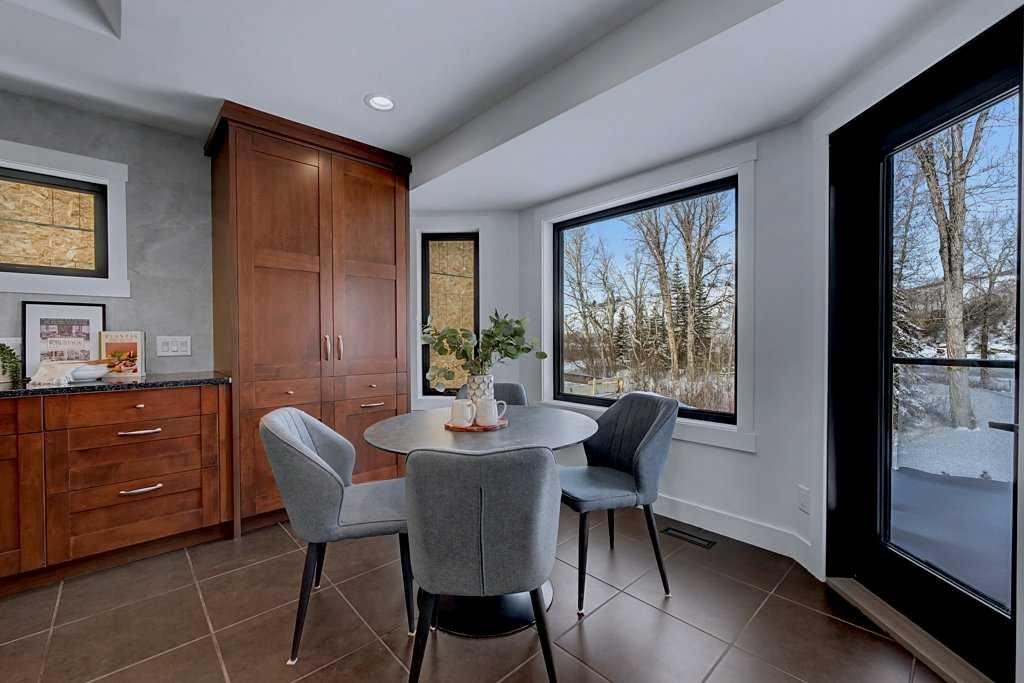7220 Bow Crescent Nw, Calgary, AB - Indoor Photo Showing Dining Room
