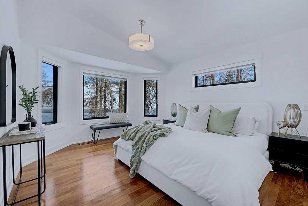 7220 Bow Crescent Nw, Calgary, AB - Indoor Photo Showing Bedroom