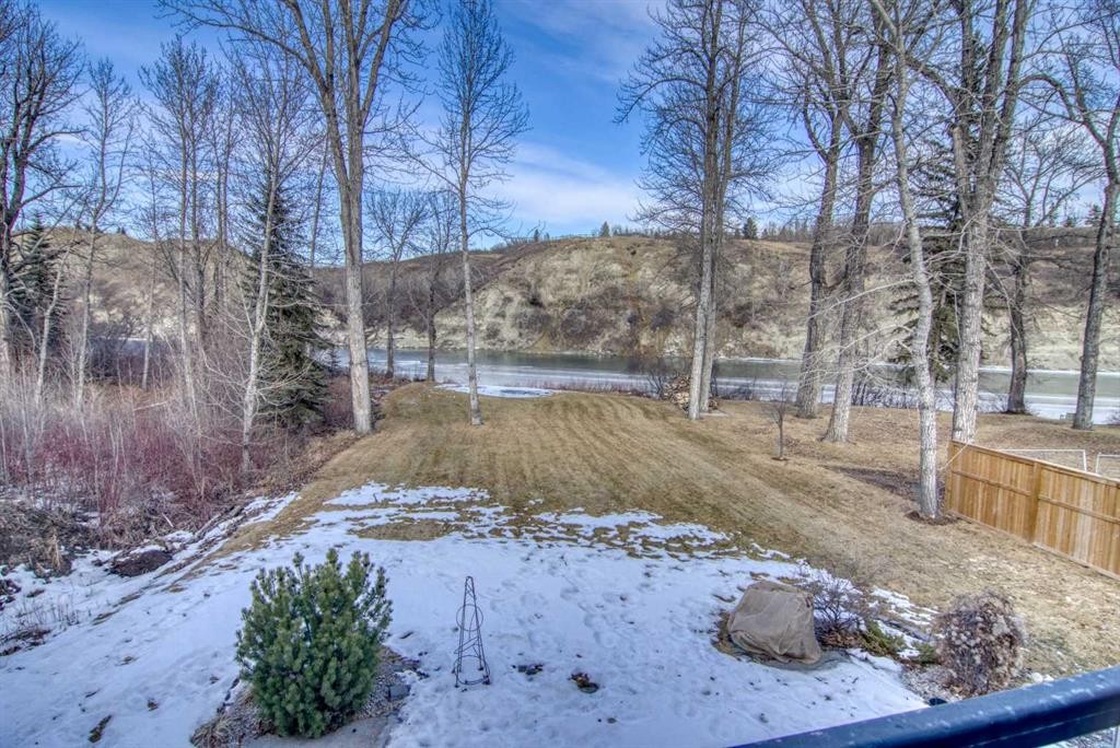 7220 Bow Crescent Nw, Calgary, AB - Outdoor With View