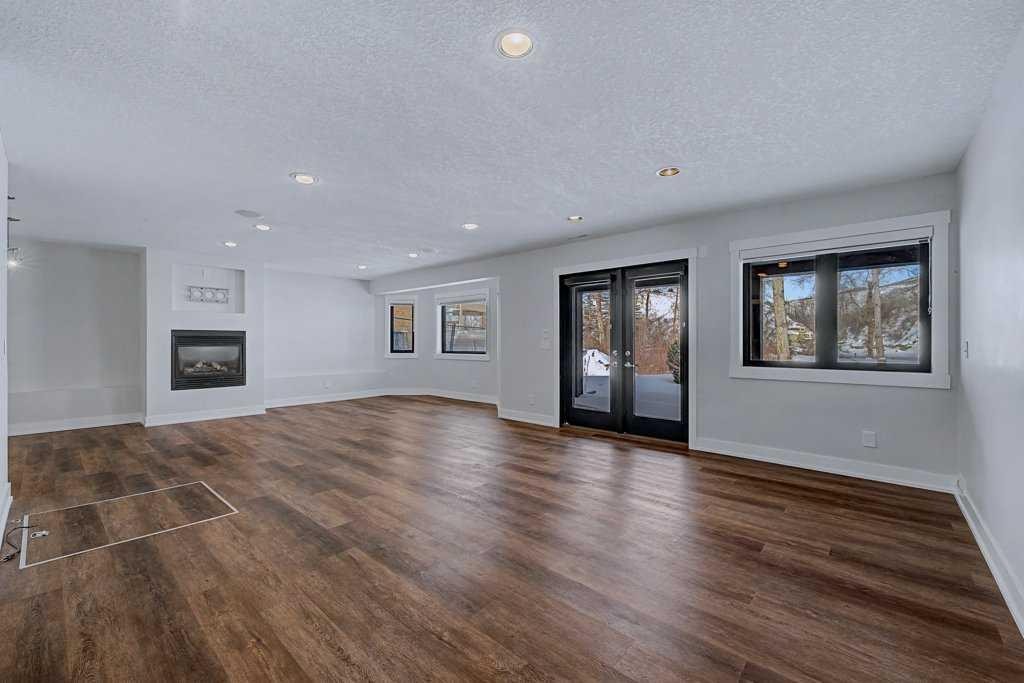 7220 Bow Crescent Nw, Calgary, AB - Indoor Photo Showing Living Room With Fireplace