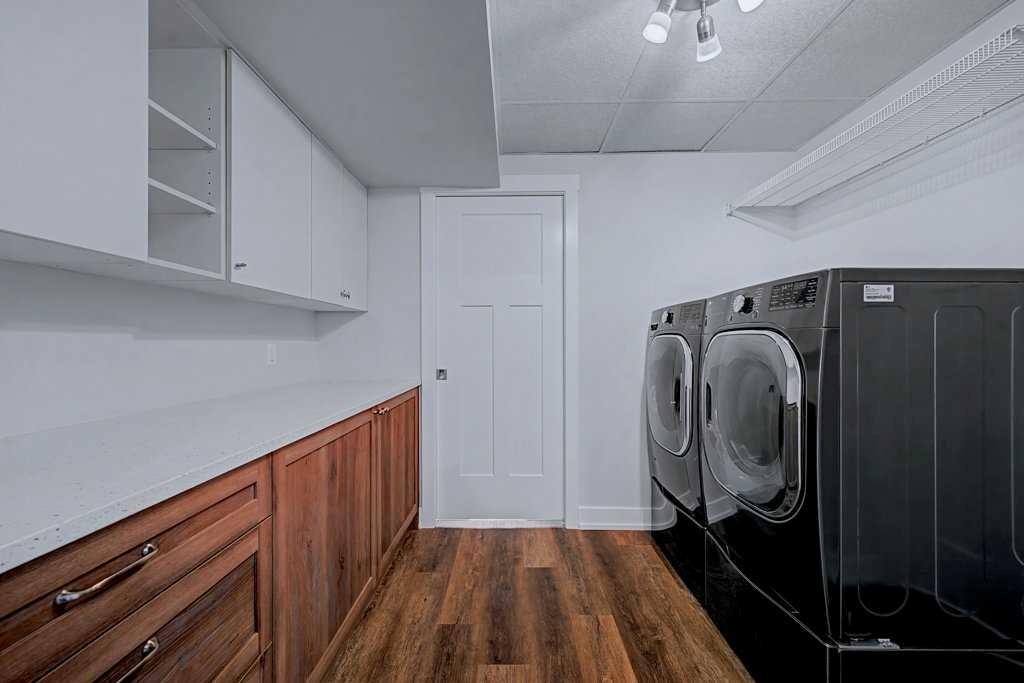 7220 Bow Crescent Nw, Calgary, AB - Indoor Photo Showing Laundry Room
