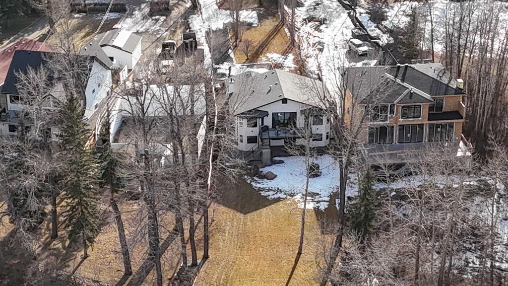 7220 Bow Crescent Nw, Calgary, AB - Outdoor