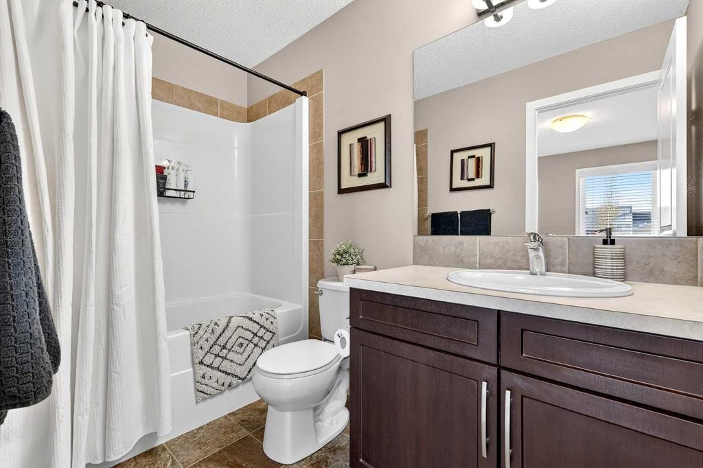 90 Walden Crescent Se, Calgary, AB - Indoor Photo Showing Bathroom