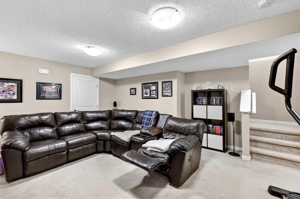 90 Walden Crescent Se, Calgary, AB - Indoor Photo Showing Living Room