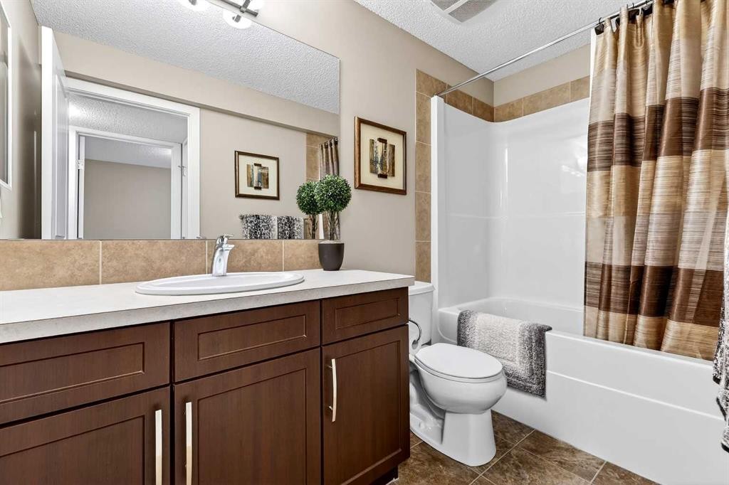 90 Walden Crescent Se, Calgary, AB - Indoor Photo Showing Bathroom