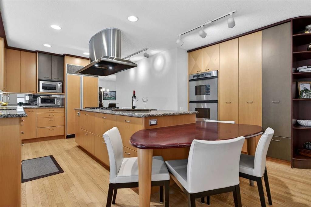 6913 Leaside Drive Sw, Calgary, AB - Indoor