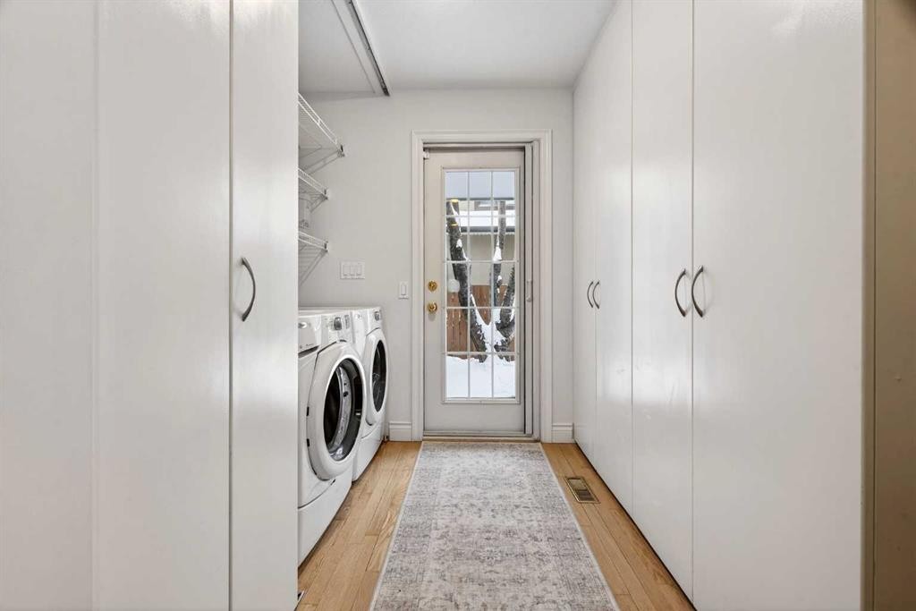 6913 Leaside Drive Sw, Calgary, AB - Indoor Photo Showing Laundry Room