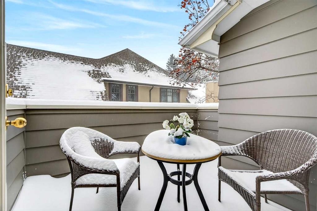 6913 Leaside Drive Sw, Calgary, AB - Outdoor With Deck Patio Veranda With Exterior