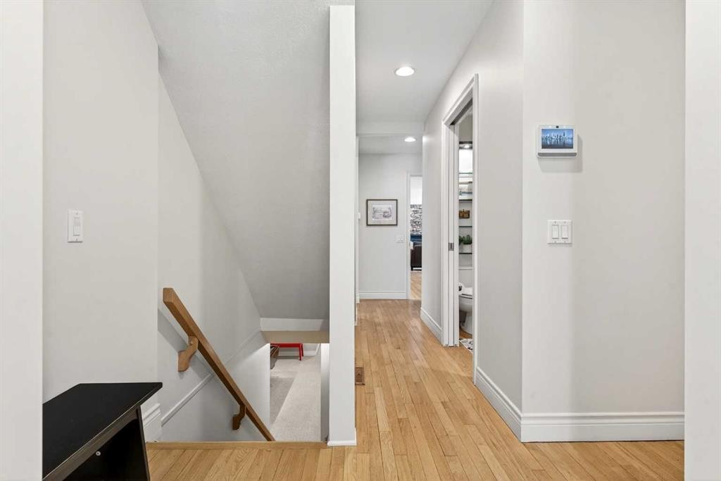 6913 Leaside Drive Sw, Calgary, AB - Indoor Photo Showing Other Room