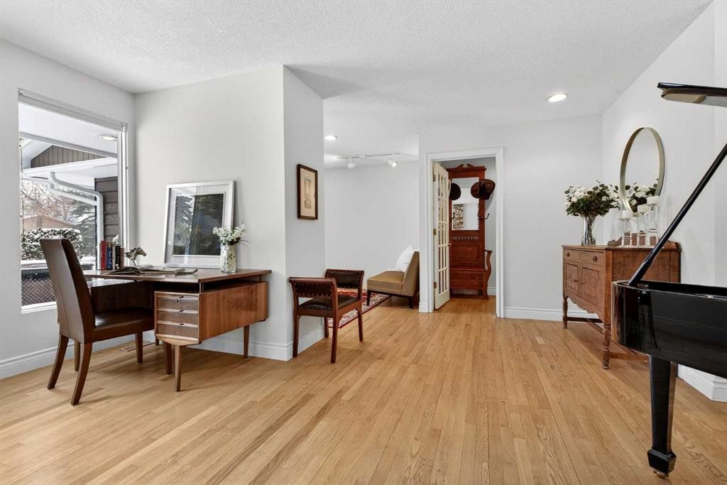 6913 Leaside Drive Sw, Calgary, AB - Indoor