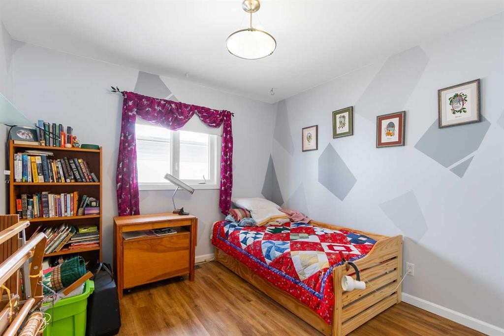 653 Macewan Drive, Carstairs, AB - Indoor Photo Showing Bedroom