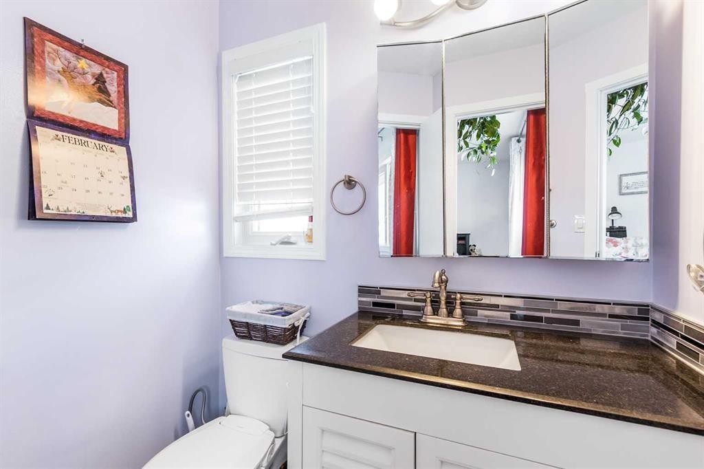 653 Macewan Drive, Carstairs, AB - Indoor Photo Showing Bathroom